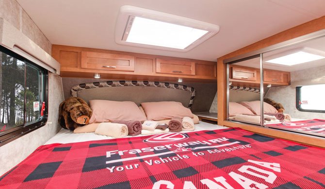 Het bed in de Fraserway Truck Camper