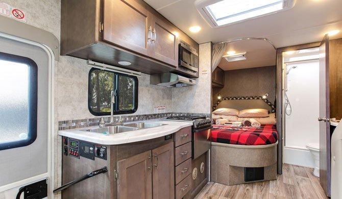 Het interieur van de Fraserway C-Large Camper