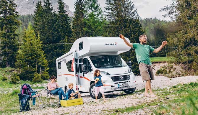 Met het gehele zin op camperreis in de Family Luxury camper van McRent