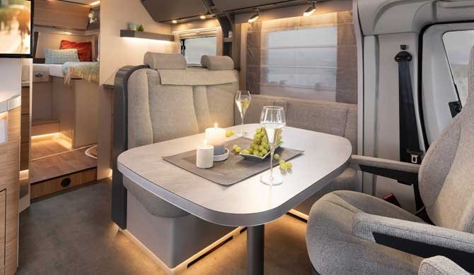 Het luxe interieur van de McRent Comfort Plus camper