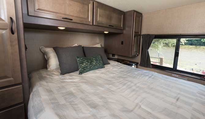 Slaapkamer in de Cruise America/Canada C30 camper