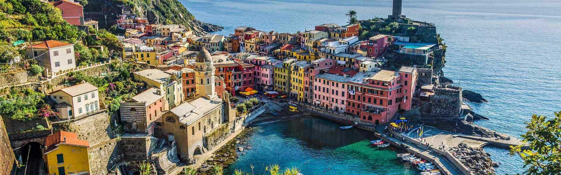 Bezoek het kleurrijke Cinque Terre tijdens een camperreis door Italië met Victoria CamperHolidays