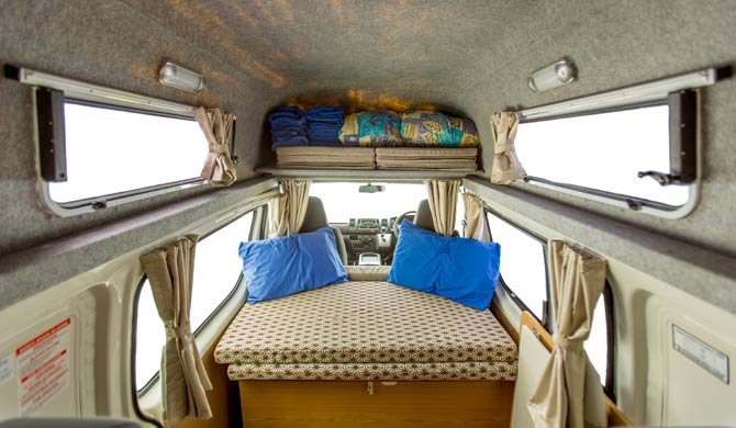 Het interieur van de Cheapa Campa Endeavour camper