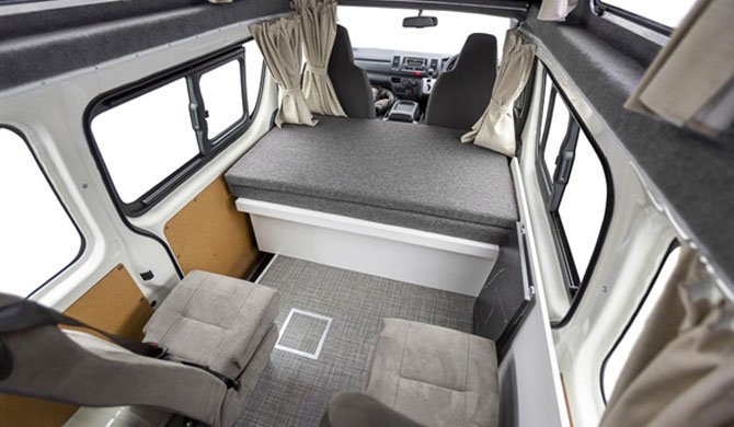 Het interieur van de Apollo Endeavour camper