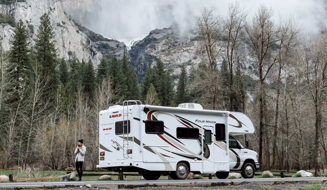Huur de El Monte C25 camper en ga op reis door Amerika