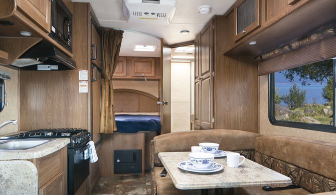 Het interieur van de Mighty M22 camper