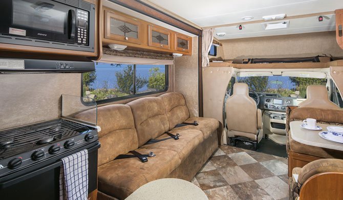 Het interieur van de ruime Mighty MS31 camper