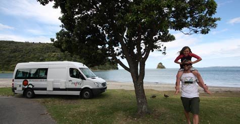Ga op camperreis door Australië in de Mighty Deuce camper