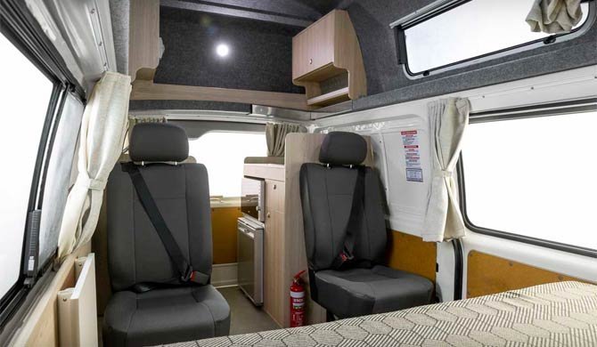 Het interieur van de Apollo Endeavour camper