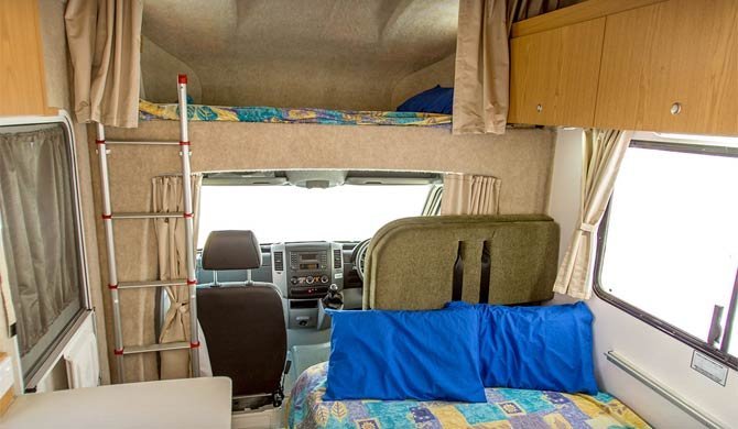 Het interieur van de Apollo Euro Camper