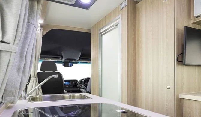 Het interieur van de Apollo Euro Tourer camper