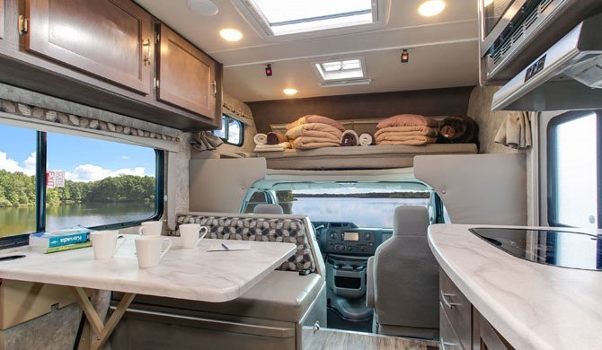 Het interieur van de Fraserway C-Medium camper