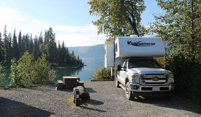 Ga op camperreis door Canada in de Fraserway Truck Camper Slide-out