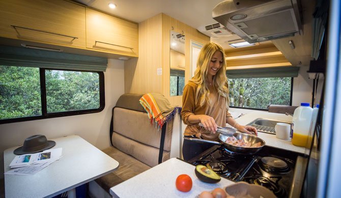 Het interieur van de Britz Frontier camper