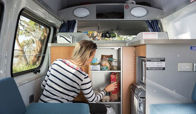 De keuken in de Britz HiTop camper