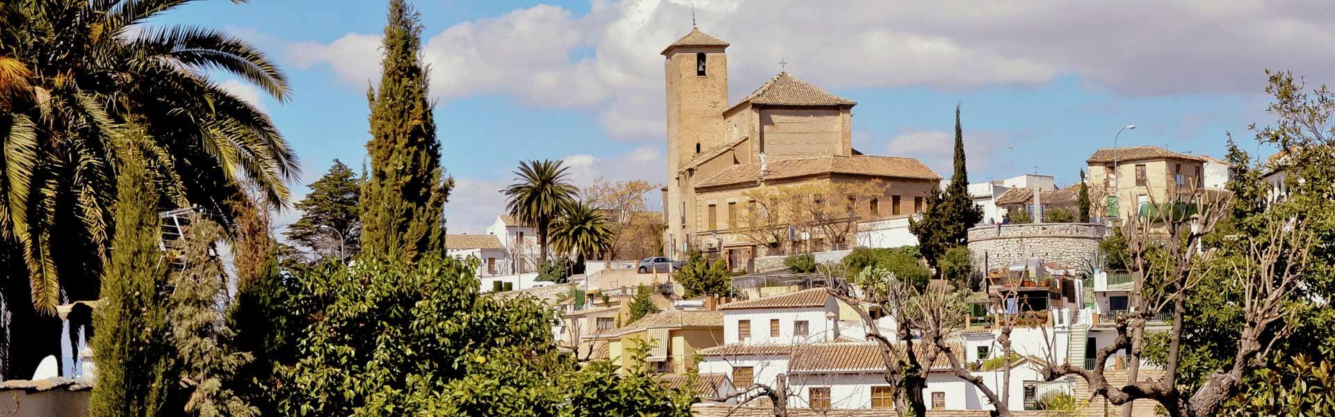 Bezoek het iglesia san cristobal in granada tijdens een camperreis door Spanje met Victoria CamperHolidays