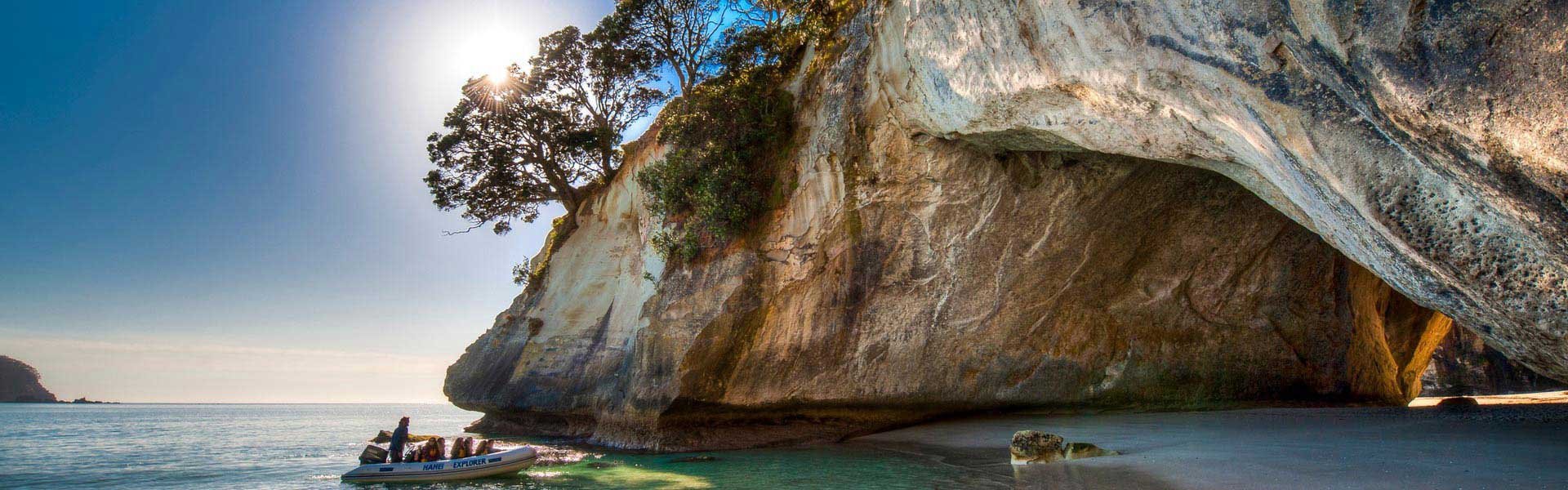 Bezoek de Cathedral Cove tijdens een campervakantie in Nieuw Zeeland met Victoria CamperHolidays