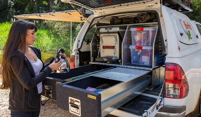 Het interieur van de Britz Outback camper