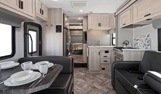 De dinette in de CanaDream MHX camper