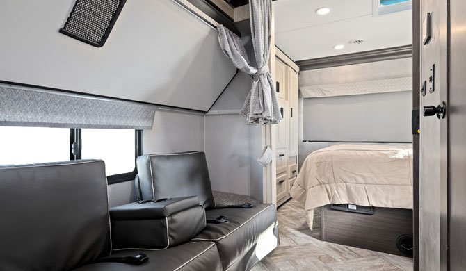 Het interieur van de CanaDream MHX camper