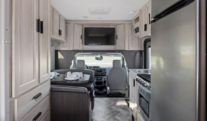 Geniet van het luxe interieur van de CanaDream SVC camper