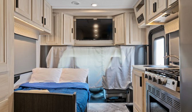 De dinette in de CanaDream SVC camper