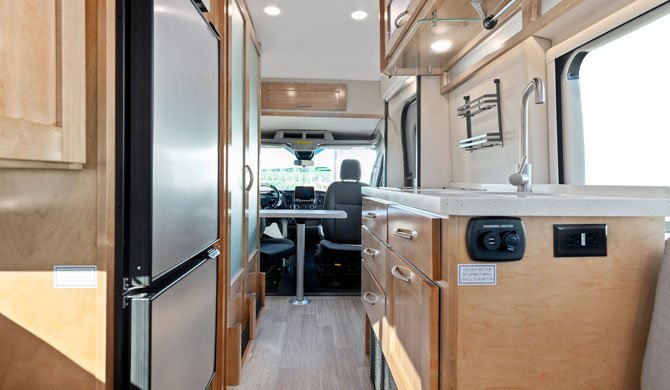 Het interieur van de CanaDream DVC camper