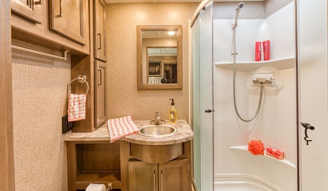Badkamer in de Road Bear A30-32 camper