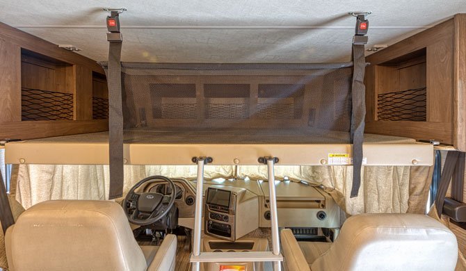 Cabover bed in de Road Bear A30-32 camper