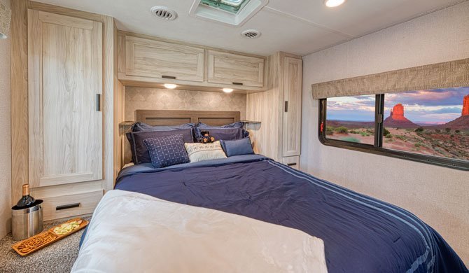 Slaapkamer in de Road Bear C29-31 camper