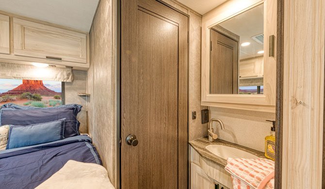 Badkamer in de Road Bear C23-25 camper