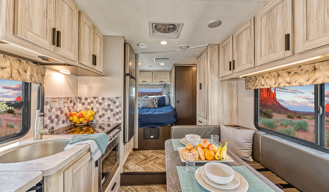 Het interieur van de El Monte C22 camper