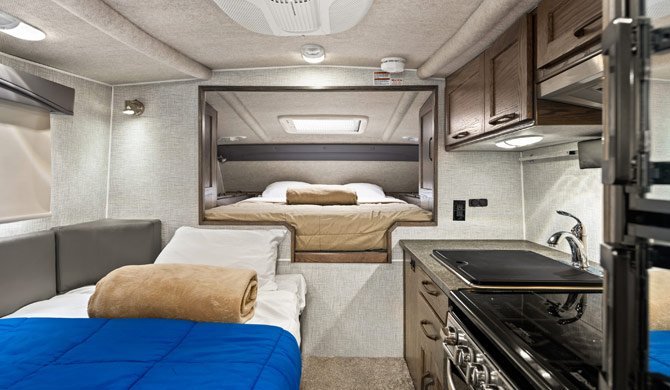 Het bed in de CanaDream TCA camper