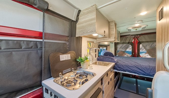 De keuken in de Road Bear B21 camper