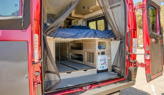Opbergruimte achterin de Road Bear B21 camper