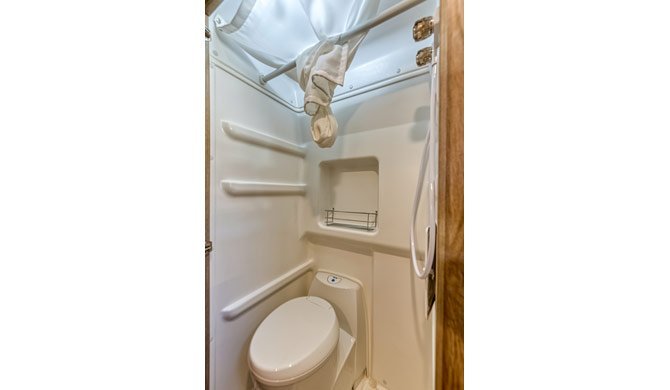 De badkamer in de Road Bear B21 camper