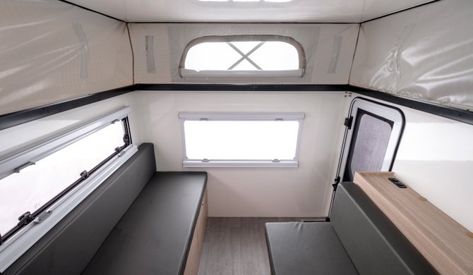 Het interieur van de Apollo Adventure camper