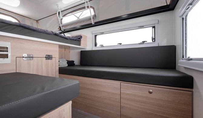 Het interieur van de Apollo Adventure camper