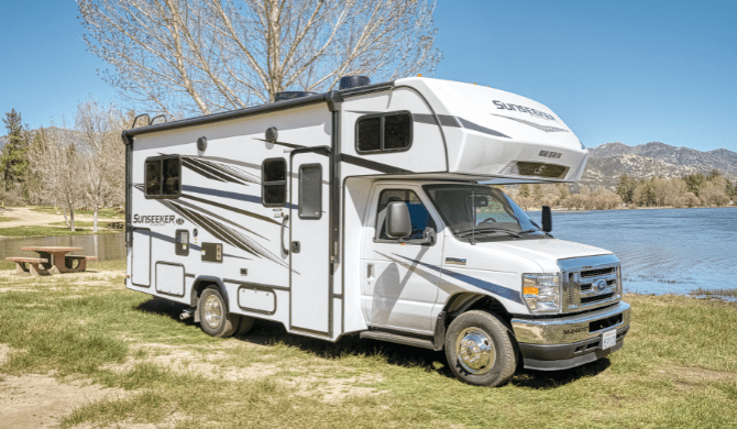 Road Bear C23-25 Camper