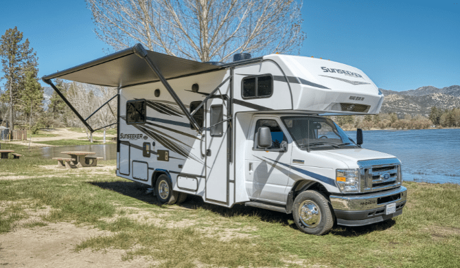 Road Bear C23-25 camper