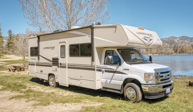 Road Bear C26-28 camper