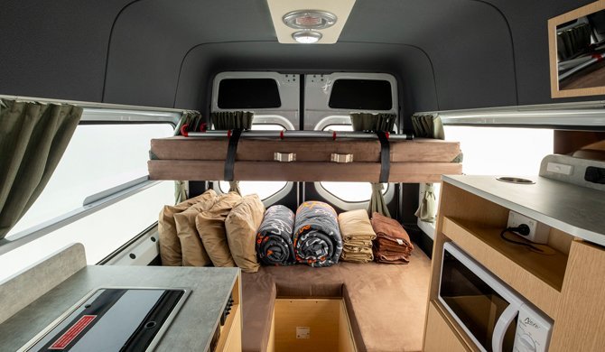 Het interieur van de Apollo Endeavour camper