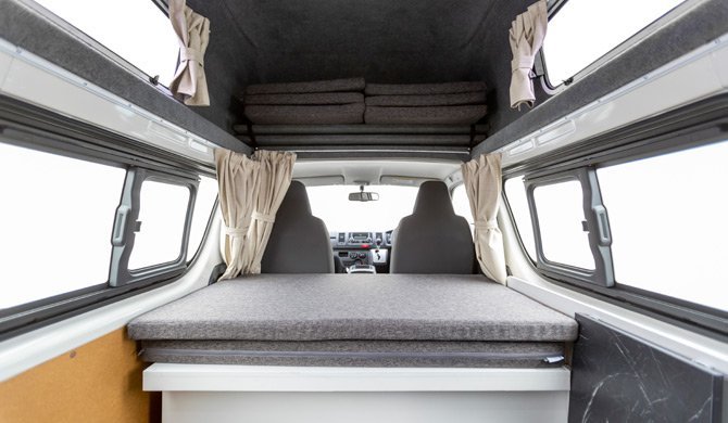 Dinette in de Hippie Endeavour camper