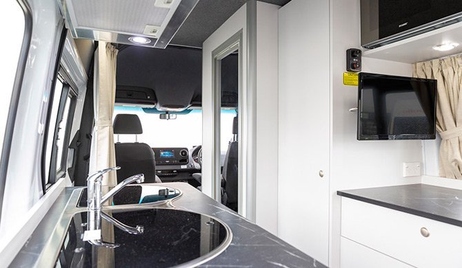 Het interieur van de Cheapa Campa 2Berth camper