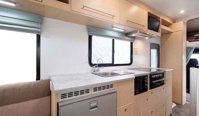 Het interieur van de Apollo Euro camper