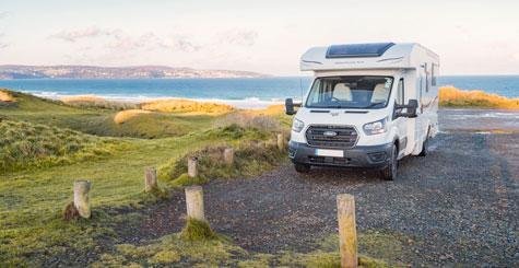 Op camperreis door het Verenigd Koninkrijk in de Just Go Rainbow camper