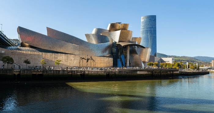 Bezoek het bijzondere Guggenheim museum tijdens je camperreis door Spanje 