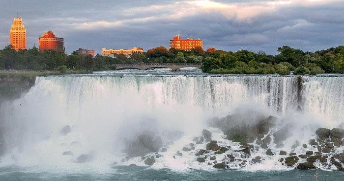 Bezoek de bekende Niagara Falls tijdens een camperreis door Canada met Victoria CamperHolidays