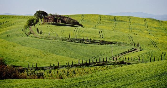 Rij door Toscane tijdens een camperreis in Italië met Victoria CamperHolidays