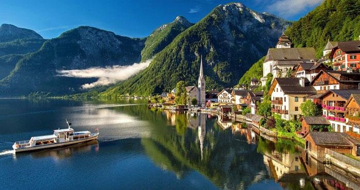 Bezoek het idyllische stadje Hallstatt tijdens een camperreis door Oostenrijk met Victoria CamperHolidays